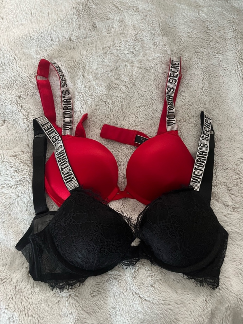 TWO PACK VS Bras Black Lace and Red